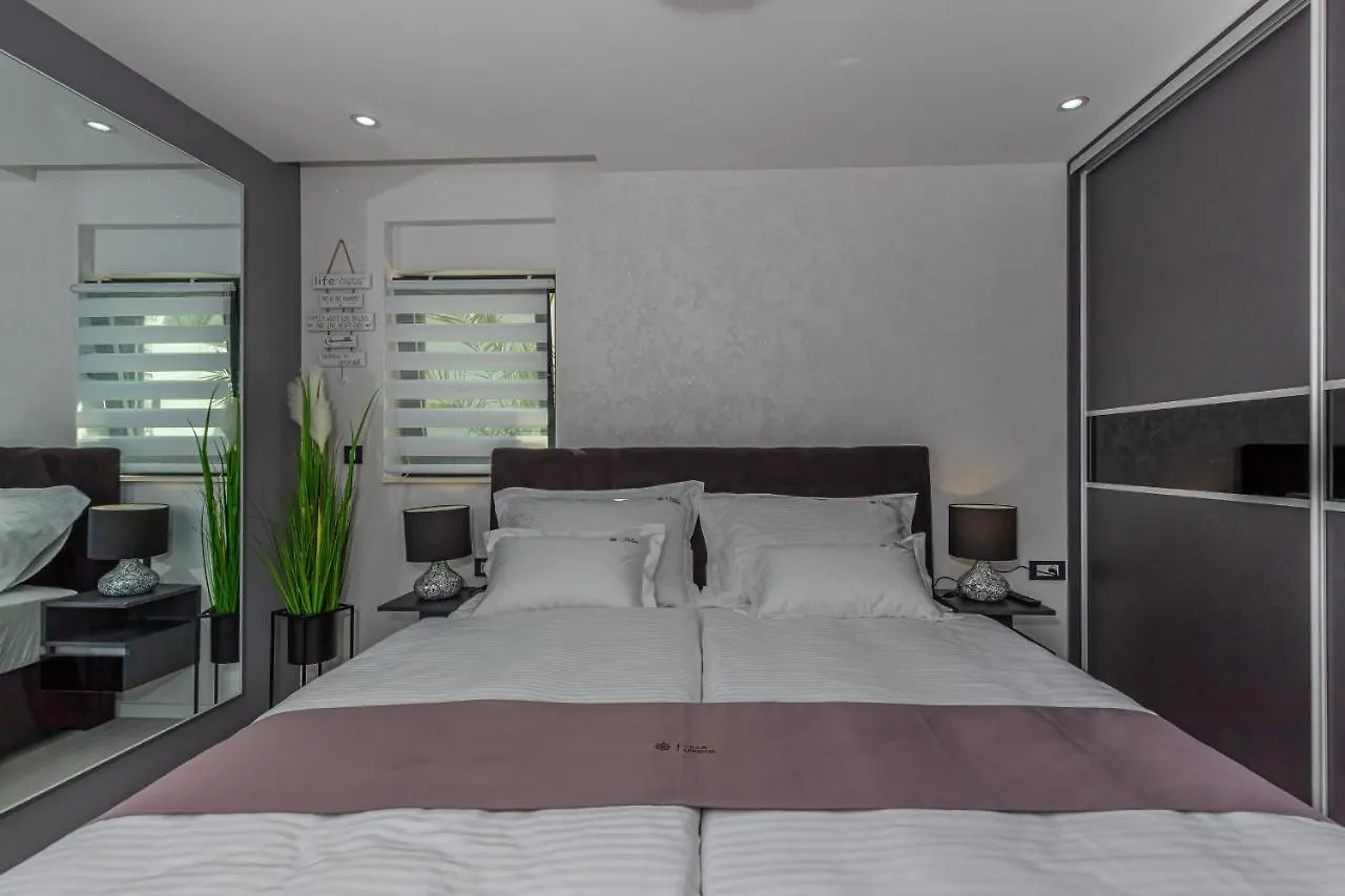 Luxury Villa Lorena With Heated Pool, Jacuzzi,Sauna And Seaview Crikvenica
