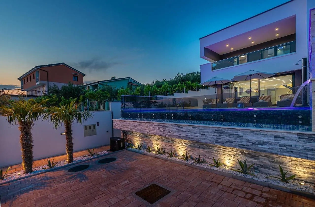 Luxury Villa Lorena With Heated Pool, Jacuzzi,Sauna And Seaview Crikvenica 0*,  Kroatien