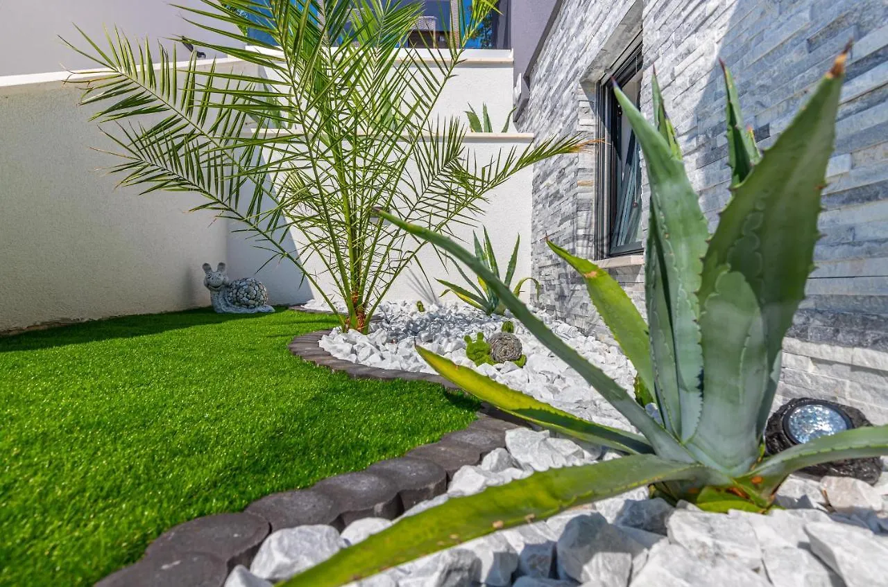 Luxury Villa Lorena With Heated Pool, Jacuzzi,Sauna And Seaview Crikvenica Kroatien